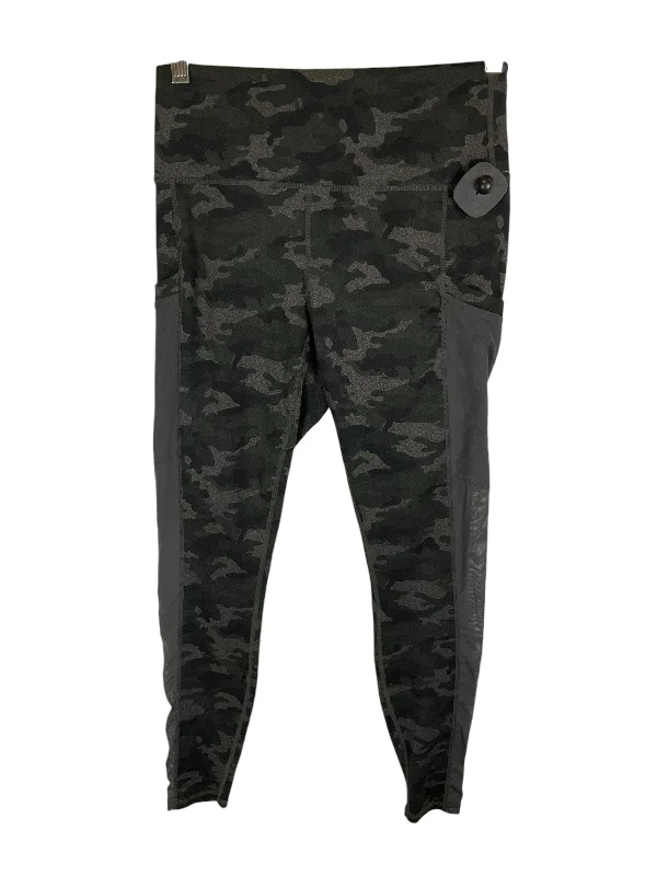 Culottes women trousers with a unique and trendy silhouetteAthletic Leggings By Fabletics In Camouflage Print