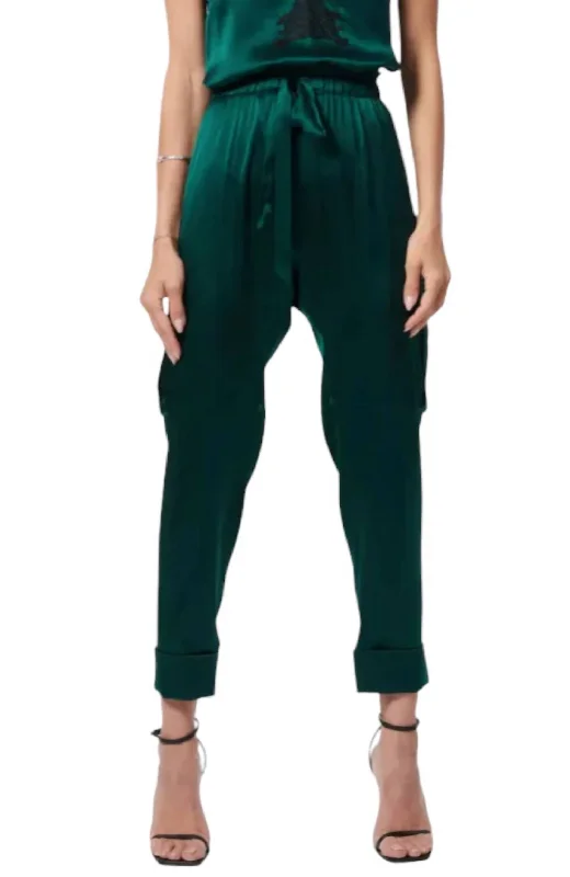 Culottes women trousers with a unique and trendy silhouetteCarmen Cargo Classic Pants In Pine