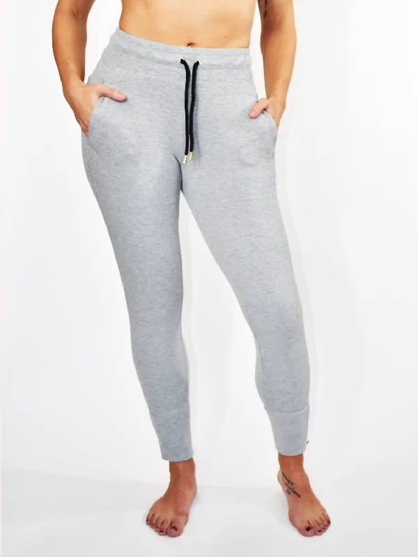 Tapered women trousers with a slimming effectContour Crop Jogger In Grey