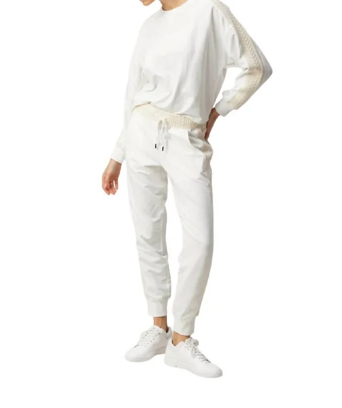 High - waisted women trousers for a flattering and retro lookDavina Jogger In White