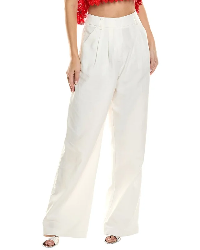 Plus - size women trousers for a perfect fit and confidenceFARM Rio Pleated Pant