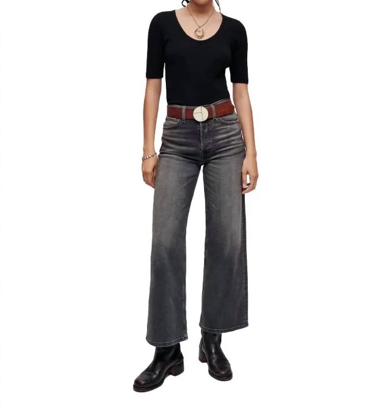 Pleated women trousers for a sophisticated and formal lookHigh Rise Wide Leg Crop Jean In Black