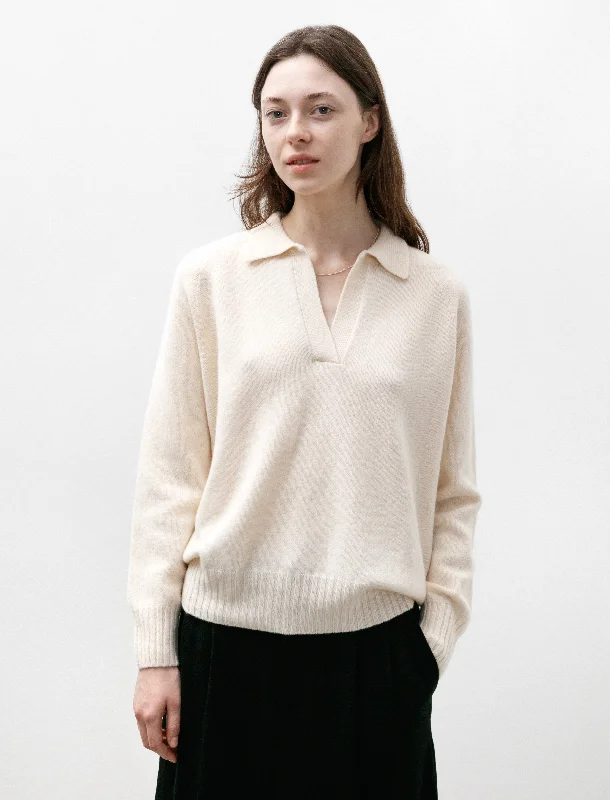 Hand - Knitted Women Sweater with Artisanal CharmLambswool Polo Ecru