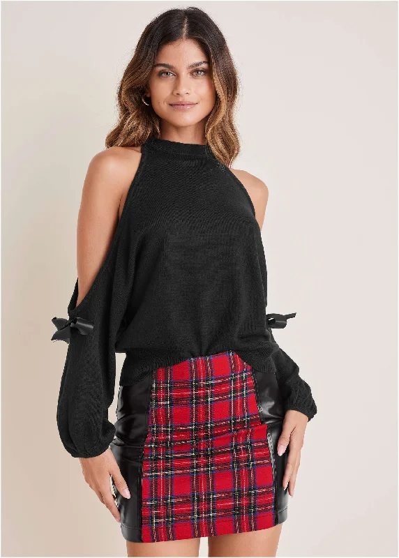 Plus - Size Women Sweater with a Flattering FitCold Shoulder Bow Sweater - Black