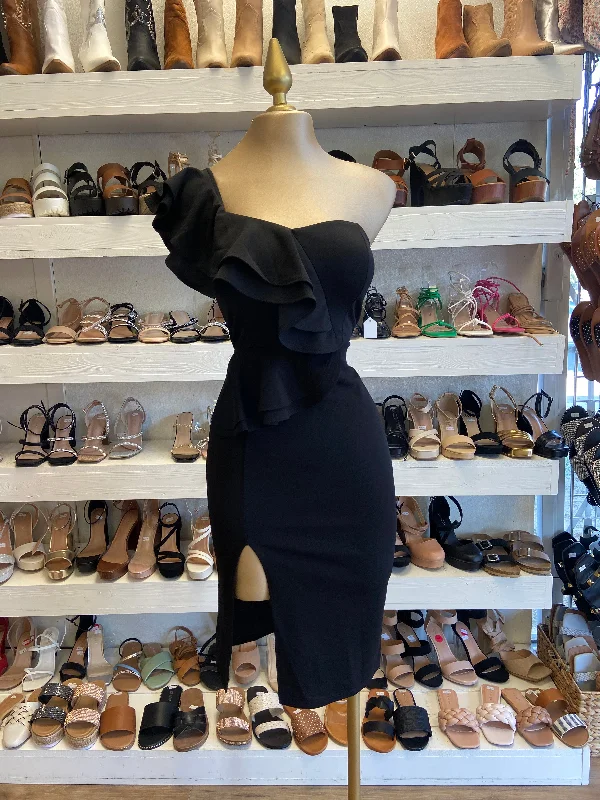 Empire Waist Women Dress to Accentuate the Bust and Conceal the WaistBlack Ruffle Slit Dress