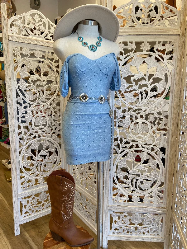 Empire Waist Women Dress to Accentuate the Bust and Conceal the WaistBlue Eyelet Body Con Dress