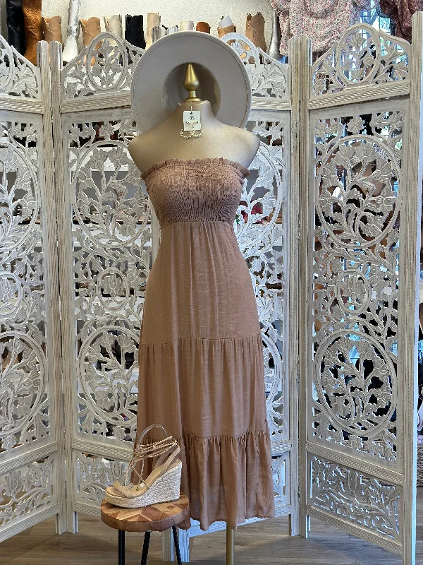 Lace - Embellished Women Dress for an Elegant and Sophisticated AppearanceBrown Strapless Smocked Midi Dress