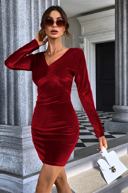 Mermaid - Style Women Dress with a Fitted Silhouette for Special OccasionsBurgundy V-Neck Velvet Short Party Dress