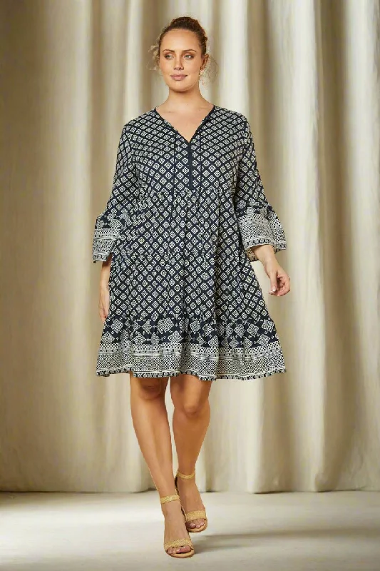 Long - Sleeve Women Dress in Velvet for a Luxurious Winter LookScout Tiered Dress in Navy Iris