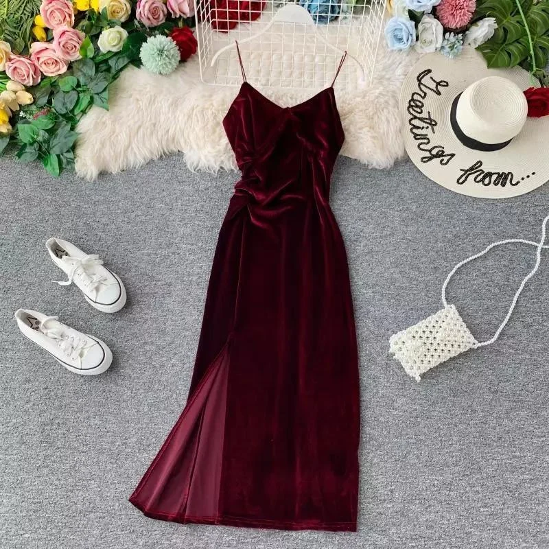 Ruffled Women Dress with Multiple Layers for a Playful and Girly StyleVelvet Vintage Dress