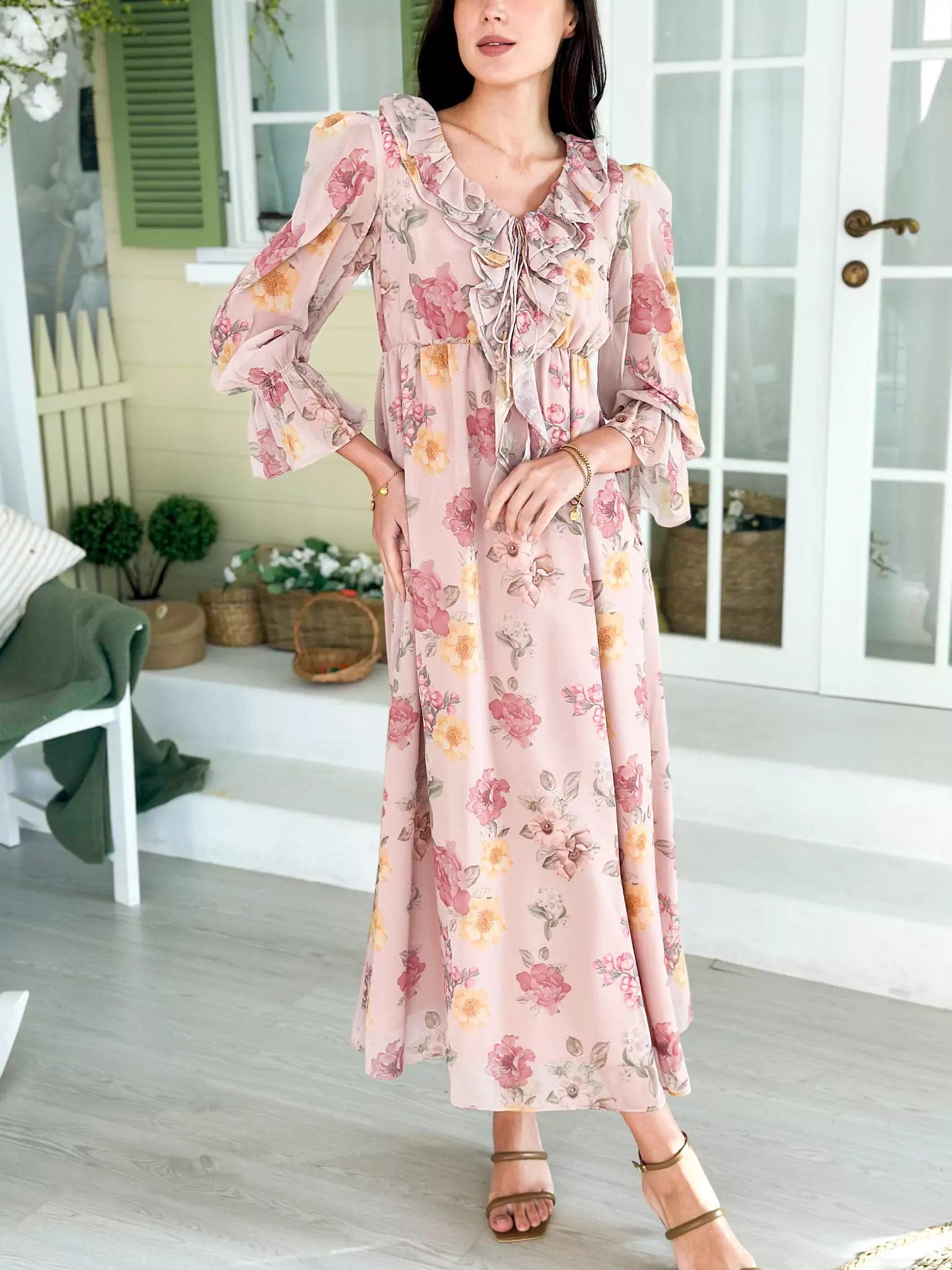 Halter Neck Women Dress to Show Off the Shoulders and NecklineEmery Floral Long Dress