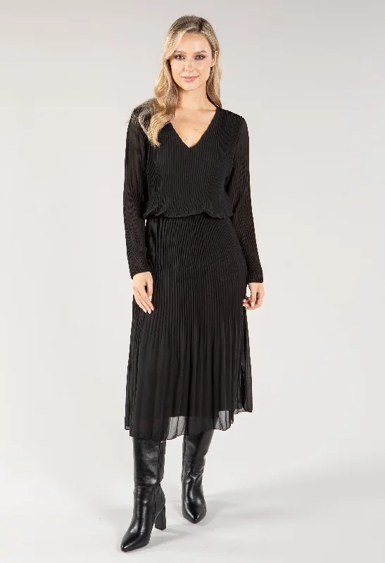 Halter Neck Women Dress to Show Off the Shoulders and NecklinePlisse Pleated Long Sleeve Pop Over Dress