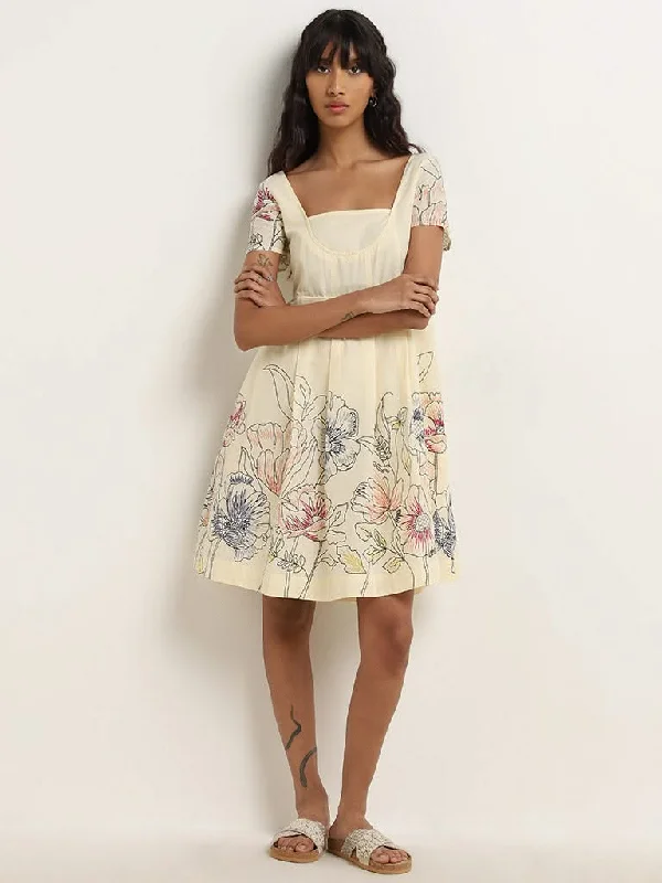 Twill Women Shorts with a Smooth Texture and DurabilityBombay Paisley Off-White Floral Printed A-Line Dress