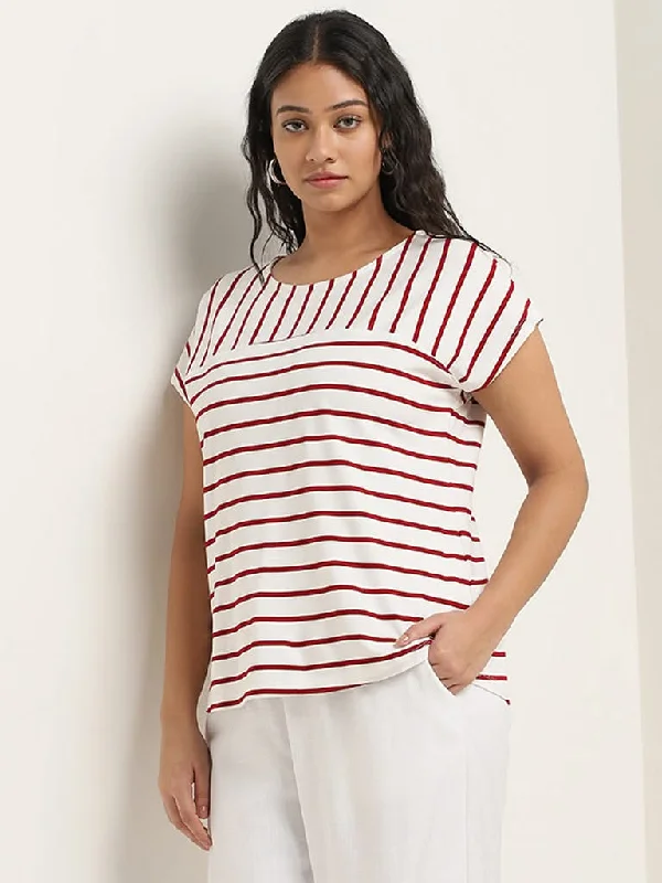 Jeanette Women Shorts with a Soft and Comfortable FeelGia Off-White Striped T-Shirt