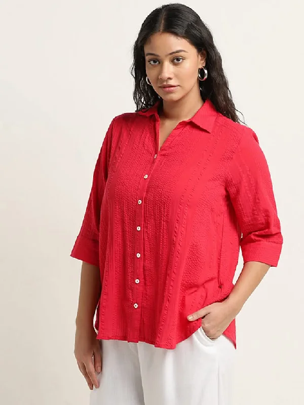 Jeanette Women Shorts with a Soft and Comfortable FeelGia Red Seersucker Shirt