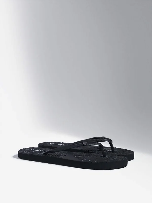 Bermuda Women Shorts for a Classic and Sophisticated LookLUNA BLU Black Embossed Flip-Flop