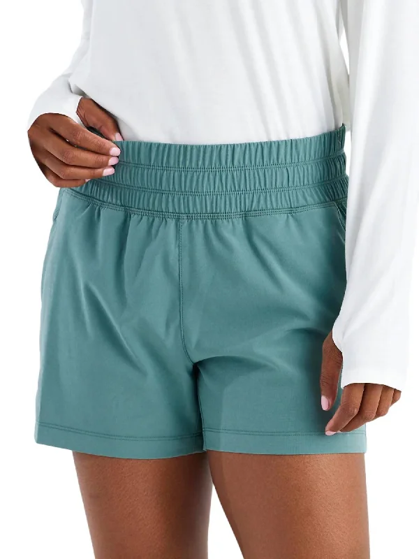 Bermuda Women Shorts for a Classic and Sophisticated LookPull-On Breeze Short In Sabal Green