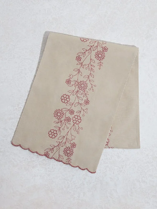 Patterned Geometric Women Shorts for a Modern AppealWestside Home Dusty Rose Floral Design Table Runner