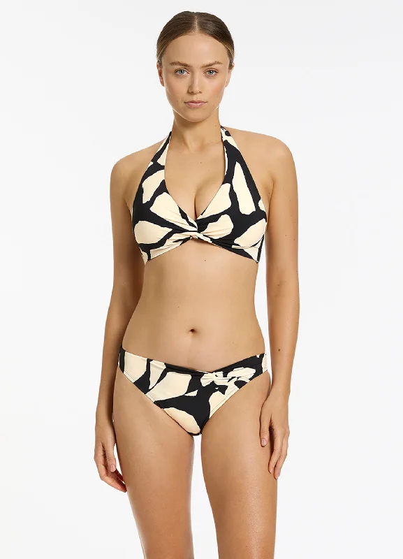 Neon - colored women swimwear to stand out on the beachFiore D-DD Twist Front Bikini Top - Black